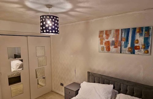 Chatham House | 4Bed Castle in Medway free sports channel parking