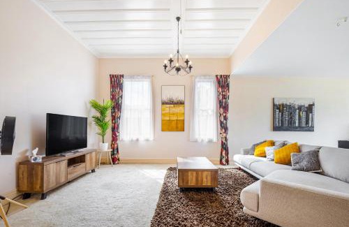 Chatswood House | 4Bed Spacious Villa in Chatswood