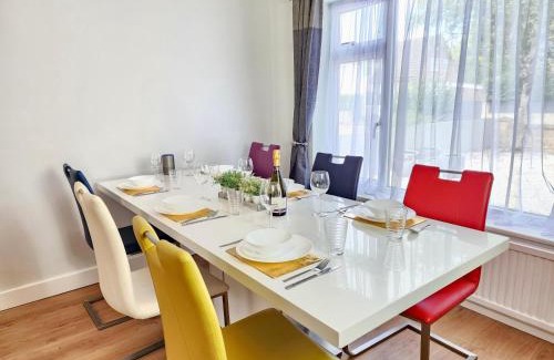Bicester Apartment | 4Bedroom Modern Bicester Villa, WIFI, Parking, Garden, Minutes walk to Bicester Village