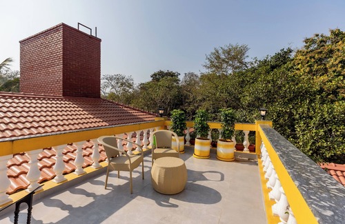 Chikhli Villa | 4BHK Heritage Villa w/Private Pool a perfect hideout - SorrisoDoSol