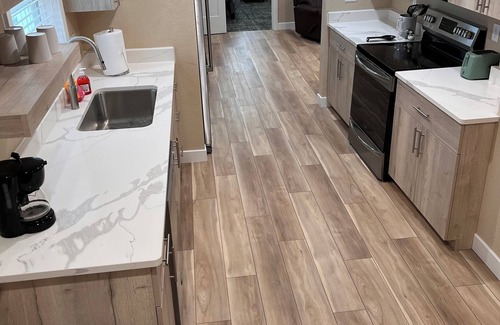 Aberdeen House | 4BR/2.5 Bath house in Aberdeen, SD, with WiFi, AC, Heat. Centrally located.