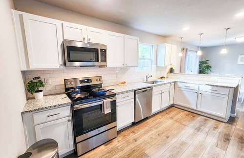 Marshall House | 4BR/2.5BA Newly Built Luxury, Close to The Down Town