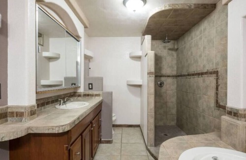 Las Cruces House | 4BR/2.5BA w/ Hot tub - Near NMSU