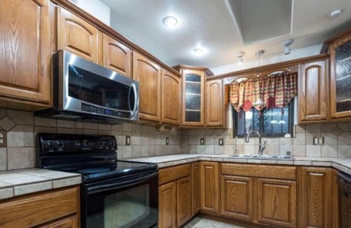 Las Cruces House | 4BR/2.5BA w/ Hot tub - Near NMSU