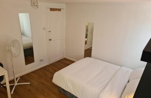 East Walworth House | 4Br-2Ensuite-10minCentralLondon-Sleeps11-Parking