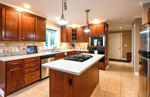 Southern Coast House | 4BR, 3.5 BA, Kid-Friendly, Private, A/C, 5min to Beach