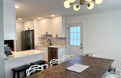 Dunn Loring House | 4BR 3Full Bath Completely Renovated Vienna Gemn