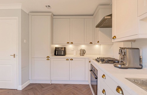 Wapping House | 4BR 4-floor house, w patio, 10 min Wapping Station