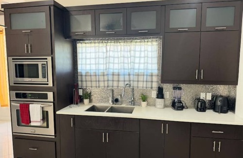 McAllen House | 4BR Architectural Delight/King Bed/Electric Fire