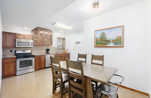 Lennox Apartment | 4BR Basement