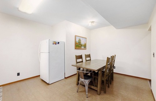 Lennox Apartment | 4BR Basement