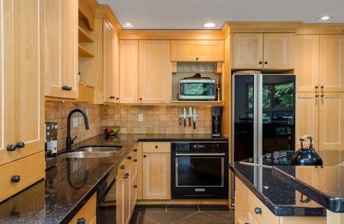 Blueberry Hill House | 4BR | Blueberry Hill Estates | Mountain Views | King Bed | Wood Burning Fireplace | 3 Balconies