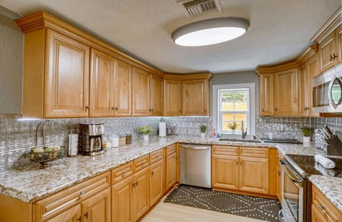 Vero Beach House | 4BR Family Getaway |Game Room| 2mi to Wabaso Beach