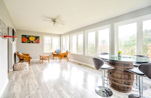 Hamilton House | 4BR Family Home - Spacious Backyard with Playground