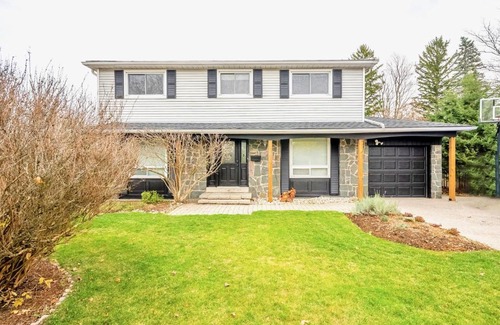 Hamilton House | 4BR Family Home - Spacious Backyard with Playground