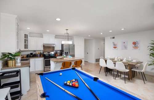 West Covina Villa | 4BR FUN Pool Villa Near Disneyland - Family/Kid Friendly - Sleeps 10