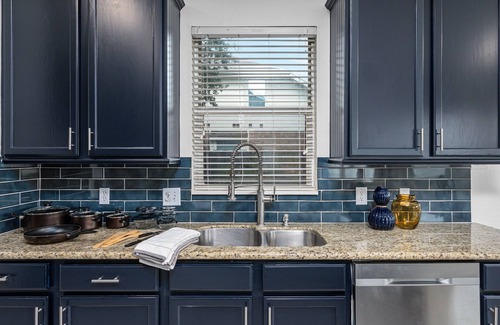 Klein House | 4BR Furnished Lakeside Welcomes 31+ Day Stays!
