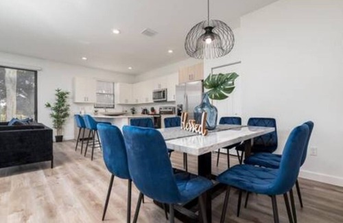 Survey Creek House | 4BR Gem with Golf Panorama in Resort-Style Setting