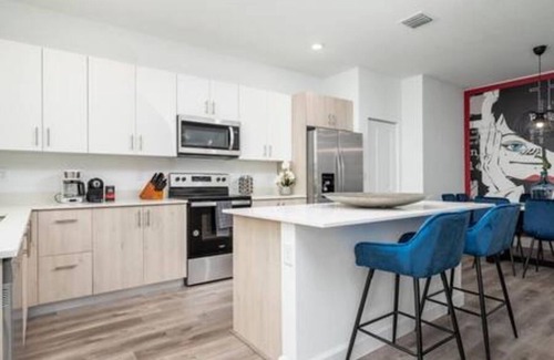 Survey Creek House | 4BR Gem with Golf Panorama in Resort-Style Setting