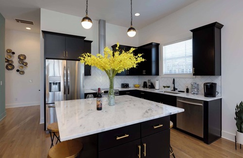 Downtown Nashville House | 4BR Getaway for 12 w/Balcony, Mins to Broadway!