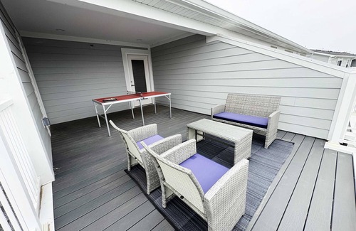 Warrenville Apartment | 4BR Home – Well-Furnished, Garage Included