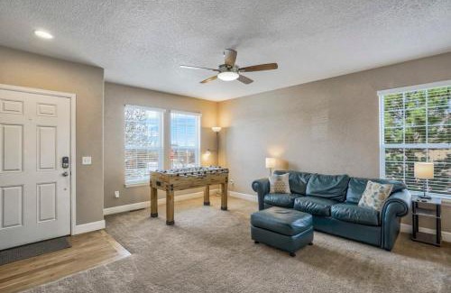 Peyton House | 4BR Hot Tub Pool Table, Ping Pong, Foosball!