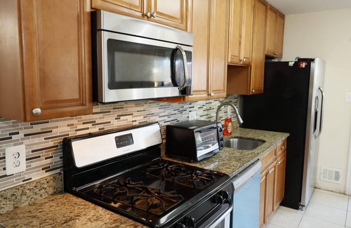 Hybla Valley House | 4BR House by Alexandria