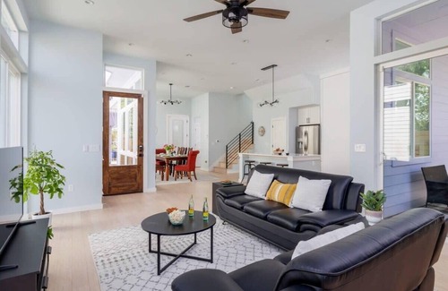 Govalle House | 4BR, King Beds, Free Parking, East Side | Eastview