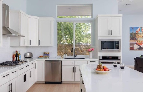 Govalle House | 4BR, King Beds, Free Parking, East Side | Eastview