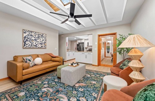 Interchange Square House | 4BR | King Beds | TV in Each BR | Walk in Shower
