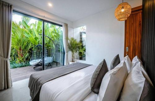 Beraban Villa | 4BR Luxury Tropical Jungle Villa 4 Mins to Beach