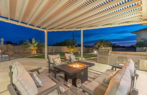 East Mesa House | 4BR Mesa Mountainside Retreat with Pool, Hot Tub and Games