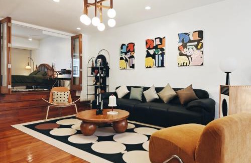 Khlong Tan Nuea Villa | 4BR Modern Art Villa with Free Wi-Fi Netflix Vinyl