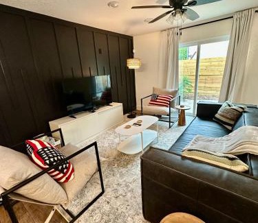 Southside House | 4BR Modern Getaway by Lackland & SeaWorld