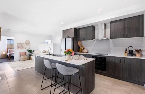 Browns Plains House | 4BR Newly furnished Cozy house Brownsplain