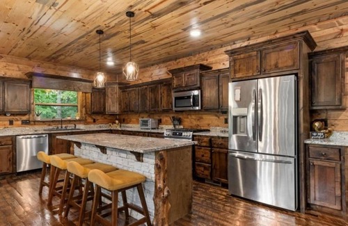 Broken Bow Cabin | 4br Prvt Pool & Games Sleeps 22 + Air Hockey