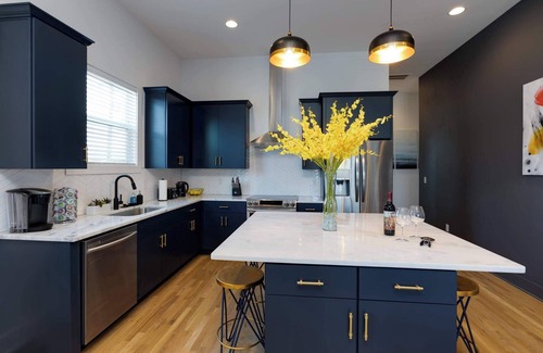 Downtown Nashville House | 4BR Retreat for 12 w/Balcony, Mins to Broadway!