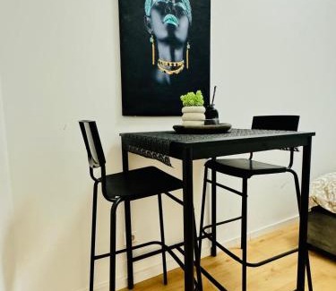 Schottenfeld Apartment | 4BR Shared Apt with City View Only 7- Min to Westbahnhof