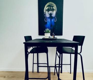 Schottenfeld Apartment | 4BR Shared Apt with City View Only 7- Min to Westbahnhof