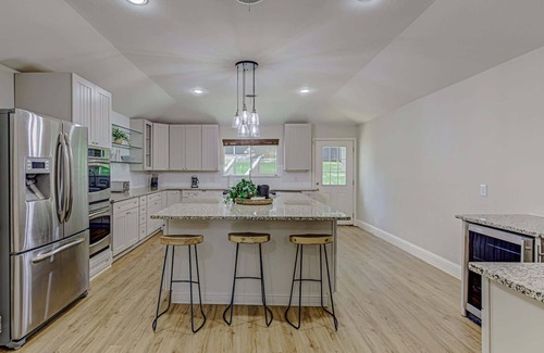 Zilker House | 4BR Sleeps 10 BBQ Firepit & Walk To Zilker!