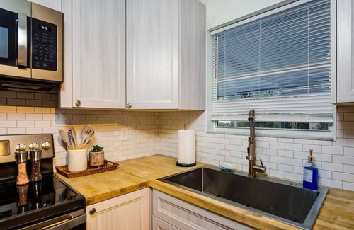 Palm Bay House | 4BR | TV Each BR | Dog Friendly | 5min To Stores