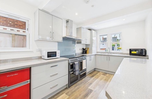 Reading House | 4Br4Ensuite-Garden-W&D-CloseToCityCentre