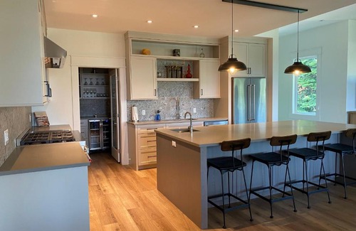 Silver Star Mountain House | 4Kings Lodge