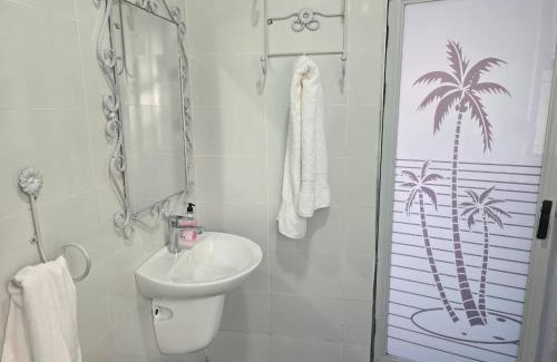Kenya House | 4PS House Getaway Suites