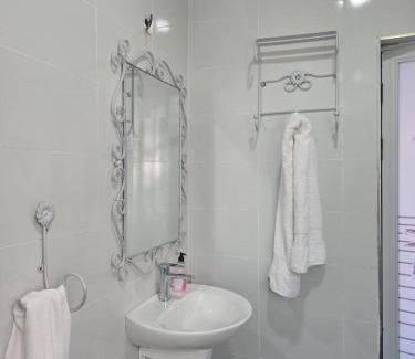 Kenya House | 4PS House Getaway Suites