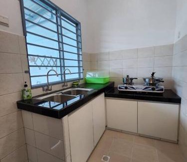 Sandakan House | 4R4B SDK Traveler Modern loft overlooking downtown