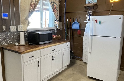 Riesel House | 4T Bunkhouse : comfortable private lodging for family fun.