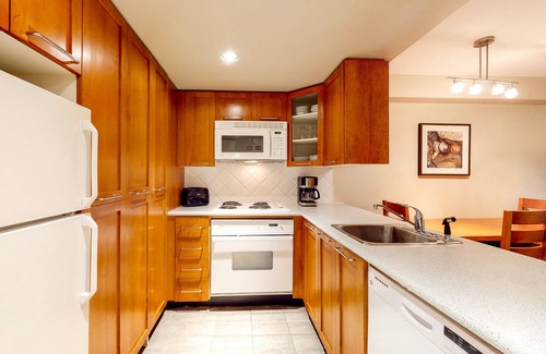 Whistler Village Apartment | 4th-floor mountain studio with gym, balcony, fireplace, washer/dryer, kitchen