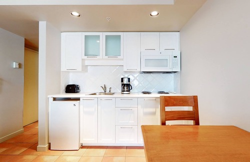 Whistler Village Apartment | 4th-floor studio near ski lifts with golf nearby, gym, fireplace, & jetted tub