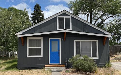 Larkspur House | 4th Street